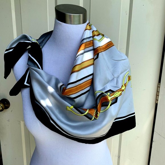 Square 100% polyester scarf Made in Italy - Picture 4 of 12